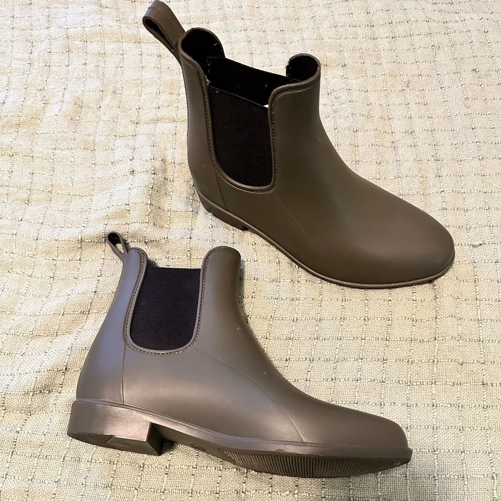 Ankle rain boots
